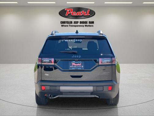 Diamond Black Crystal Pearlcoat 2026 Jeep Cherokee Laredo 4x4