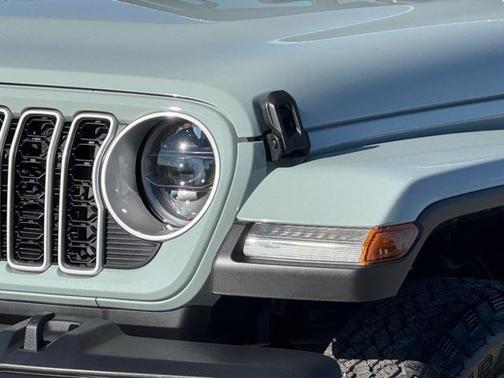 2024 Jeep Wrangler 4-Door Sahara 4x4