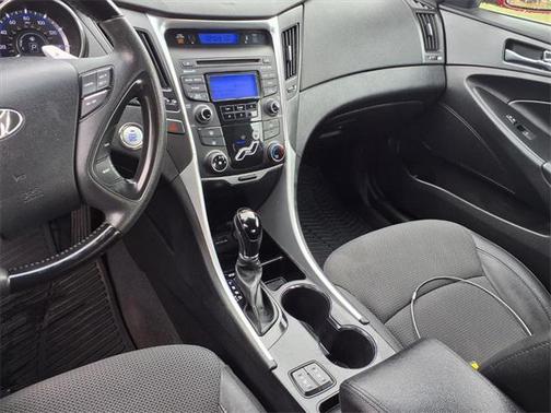 2013 Hyundai SONATA SE