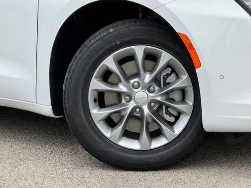 Pw7 2027 Chrysler Pacifica L