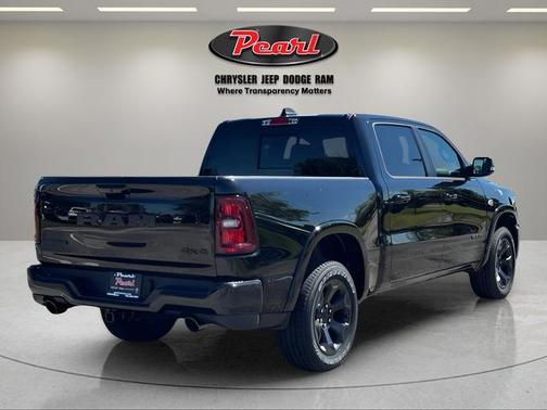 Diamond Black Crystal Pearlcoat 2026 RAM 1500 Big Horn/Lone Star