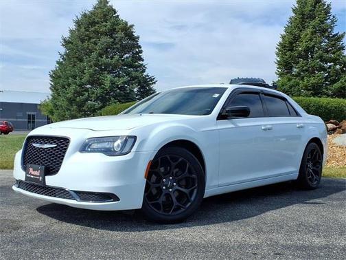 2020 Chrysler 300 Touring