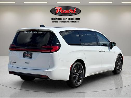 2026 Chrysler Pacifica L