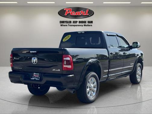 Diamond Black Crystal Pearlcoat 2019 RAM 3500 Limited Crew Cab 4x4 6'4' Box