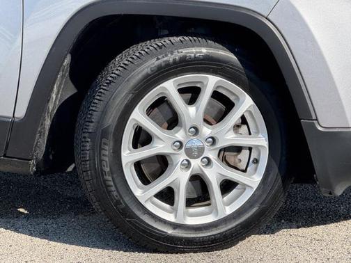 2017 Jeep Cherokee Sport