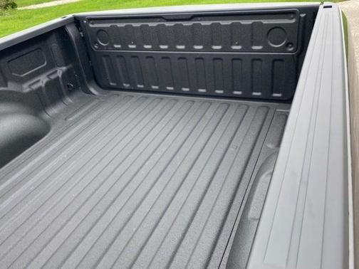 Photo 5 of 37 of 2020 RAM 1500 Big Horn