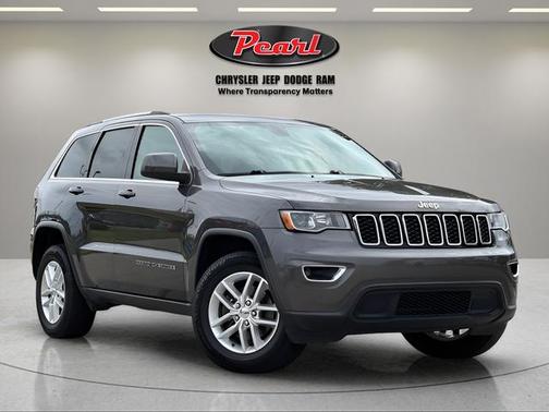 Granite Crystal Metallic Clearcoat 2017 Jeep Grand Cherokee Laredo