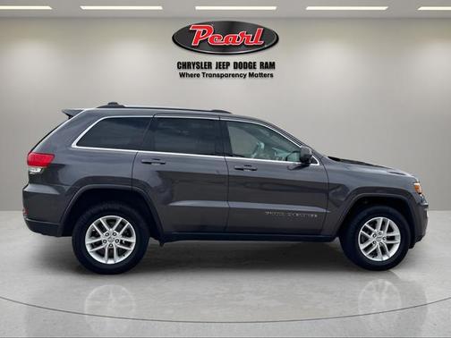 Granite Crystal Metallic Clearcoat 2017 Jeep Grand Cherokee Laredo