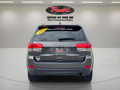 Granite Crystal Metallic Clearcoat 2017 Jeep Grand Cherokee Laredo