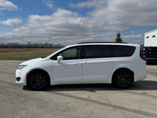 Bright White Clearcoat 2020 Chrysler Pacifica Touring-L Plus