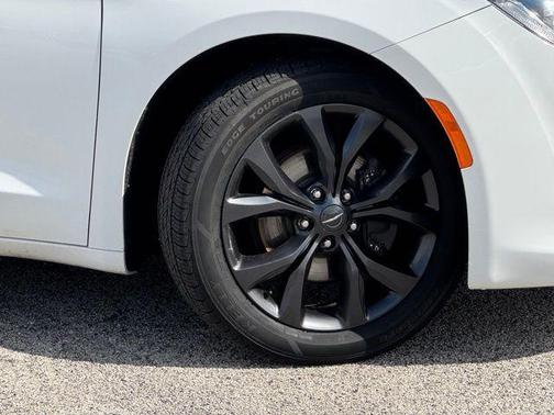 Bright White Clearcoat 2020 Chrysler Pacifica Touring-L Plus