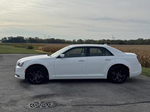 2022 Chrysler 300 S
