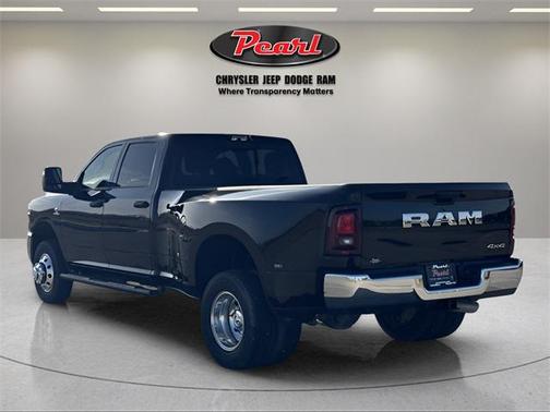 2025 RAM 3500 Tradesman Crew Cab 4x4 8' Box