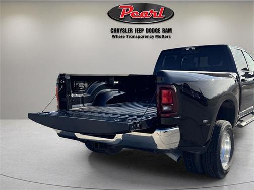 2025 RAM 3500 Tradesman Crew Cab 4x4 8' Box