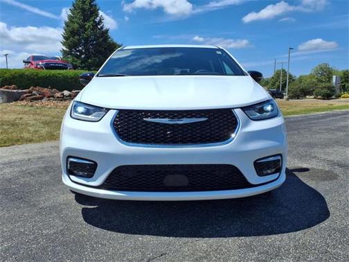 2025 Chrysler Pacifica L