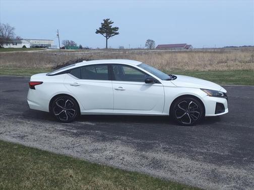 2023 Nissan Altima SR FWD