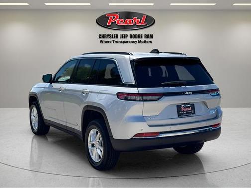 Silver Zynith 2026 Jeep Grand Cherokee Altitude