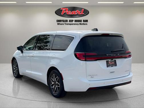 Pw7 2027 Chrysler Pacifica Limited