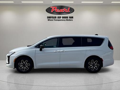 Pw7 2027 Chrysler Pacifica Limited