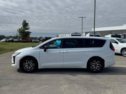 Pw7 2027 Chrysler Pacifica Limited