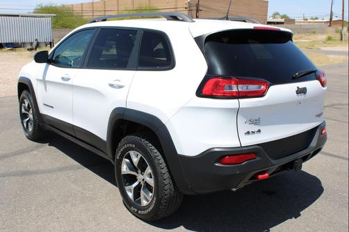Bright White Clearcoat 2018 Jeep Cherokee Trailhawk