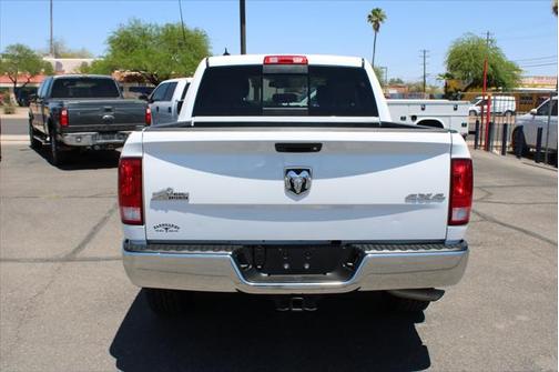 2014 RAM 1500 4WD Crew Cab 140.5 Big Horn