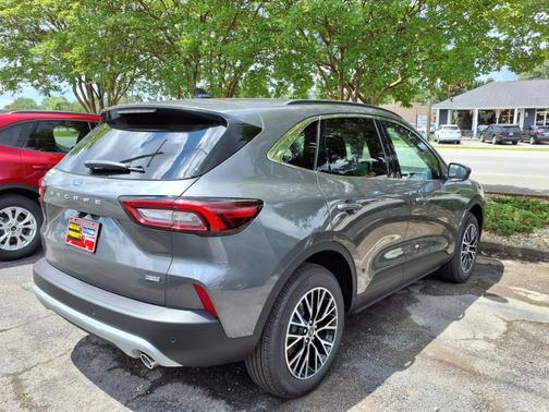 2025 Ford Escape PHEV SE