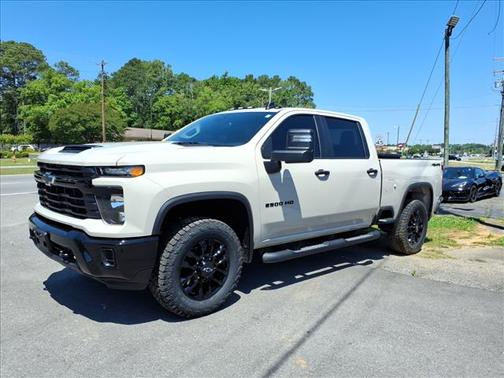 White Sands 2026 Chevrolet Silverado 2500 Custom