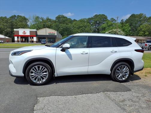 Wind Chill Pearl 2024 Toyota Highlander Platinum