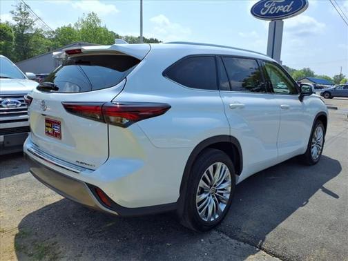 Wind Chill Pearl 2024 Toyota Highlander Platinum