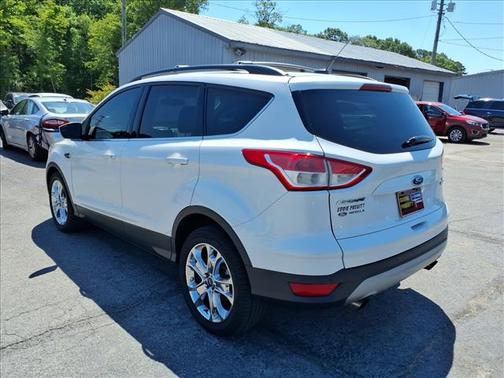 White Platinum Clearcoat Metallic 2016 Ford Escape SE