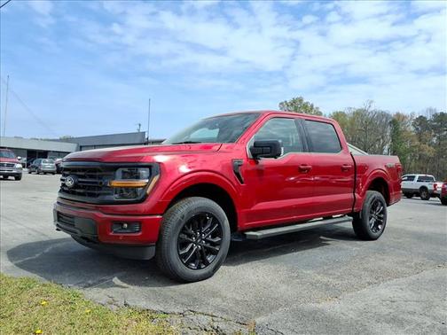 Ruby Red Metallic Tinted Clearcoat 2026 Ford F-150 XLT