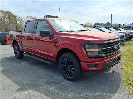 Ruby Red Metallic Tinted Clearcoat 2026 Ford F-150 XLT