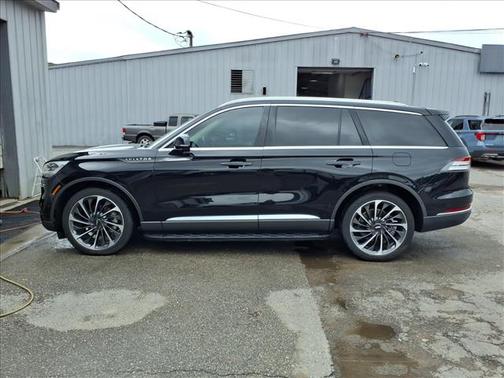 Infinite Black Metallic Clearcoat 2023 Lincoln Aviator Reserve AWD
