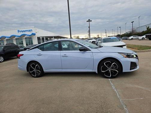 2023 Nissan Altima SR FWD