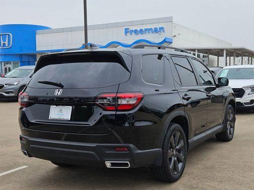 Crystal Black Pearl 2025 Honda Pilot Sport