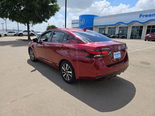 Scarlet Ember Pearl Metallic 2020 Nissan Versa 1.6 SV