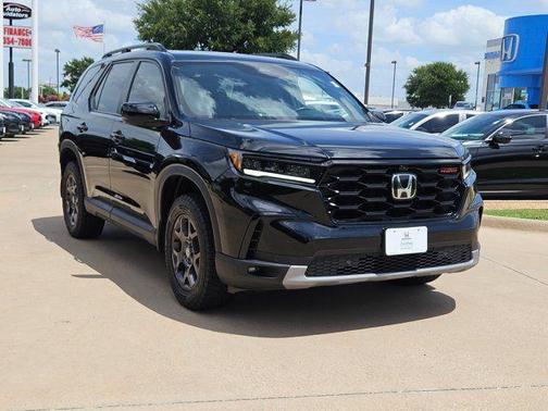 Crystal Black Pearl 2025 Honda Pilot TrailSport