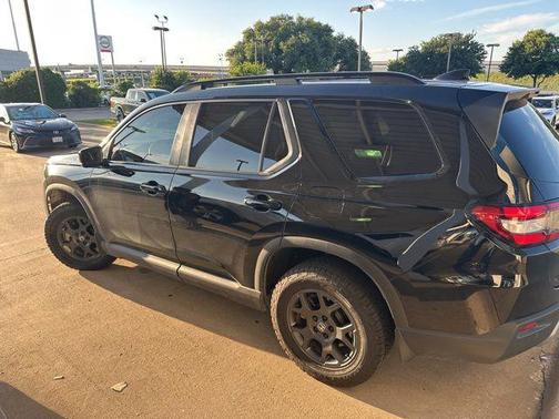 Crystal Black Pearl 2025 Honda Pilot TrailSport