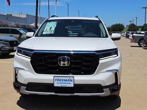 2025 Honda Pilot Touring 8-Passenger