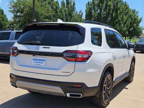 2025 Honda Pilot Touring 8-Passenger