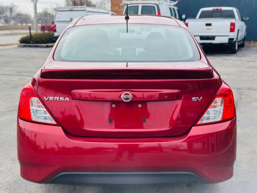 Red 2018 Nissan Versa 1.6 SV
