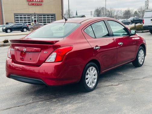 Red 2018 Nissan Versa 1.6 SV