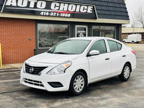 White 2019 Nissan Versa 1.6 S