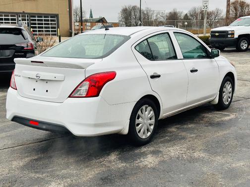 White 2019 Nissan Versa 1.6 S