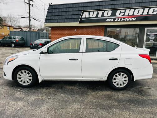 White 2019 Nissan Versa 1.6 S