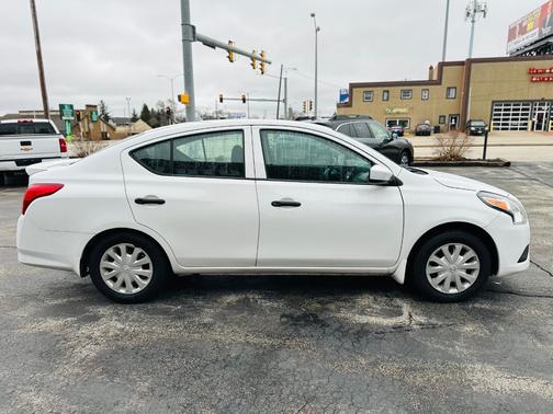 White 2019 Nissan Versa 1.6 S
