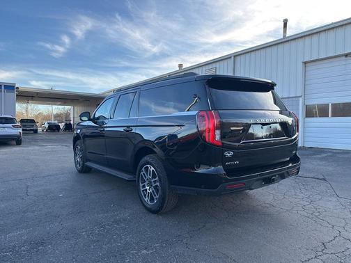 2025 Ford Expedition Max Active 4x4