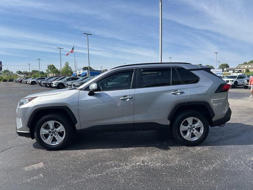 Silver Sky Metallic 2019 Toyota RAV4 XLE