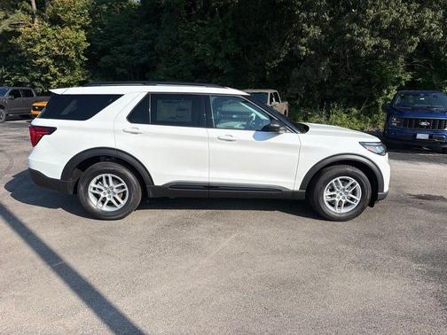 Star White Metallic Tri-Coat 2026 Ford Explorer Active